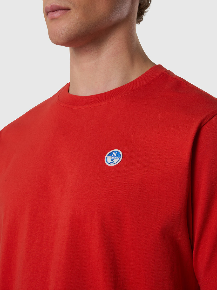 T-shirt con patch logata